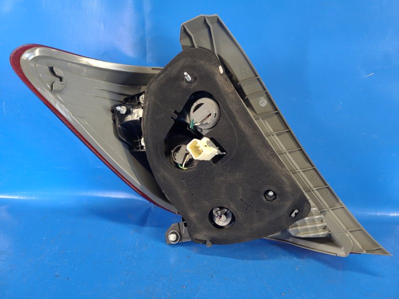 Фонарь наружный правый YARIS 11-20 Фонарь наружный правый YARIS 11-20