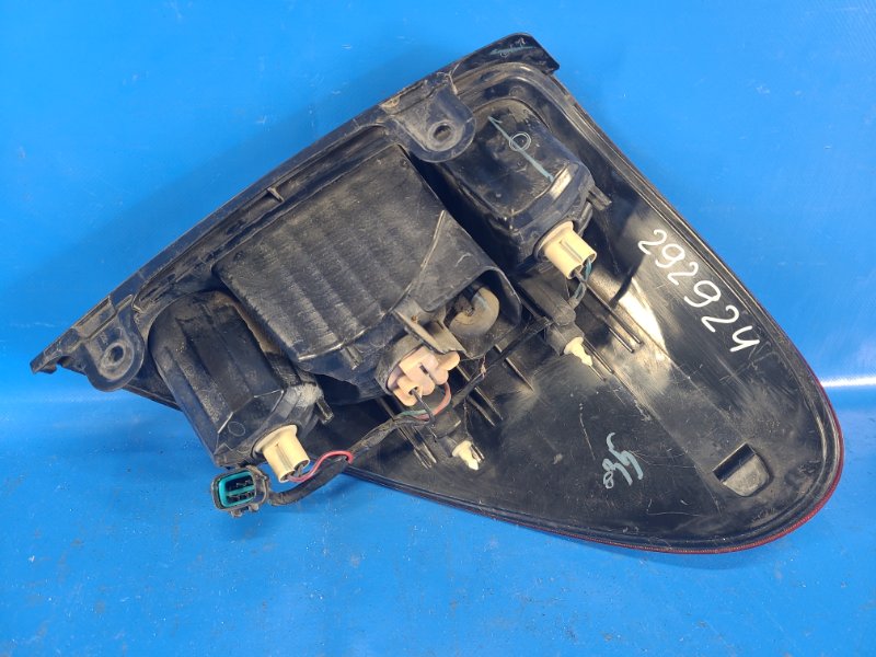 Фонарь наружный левый L200 06-14 Фонарь наружный левый L200 06-14