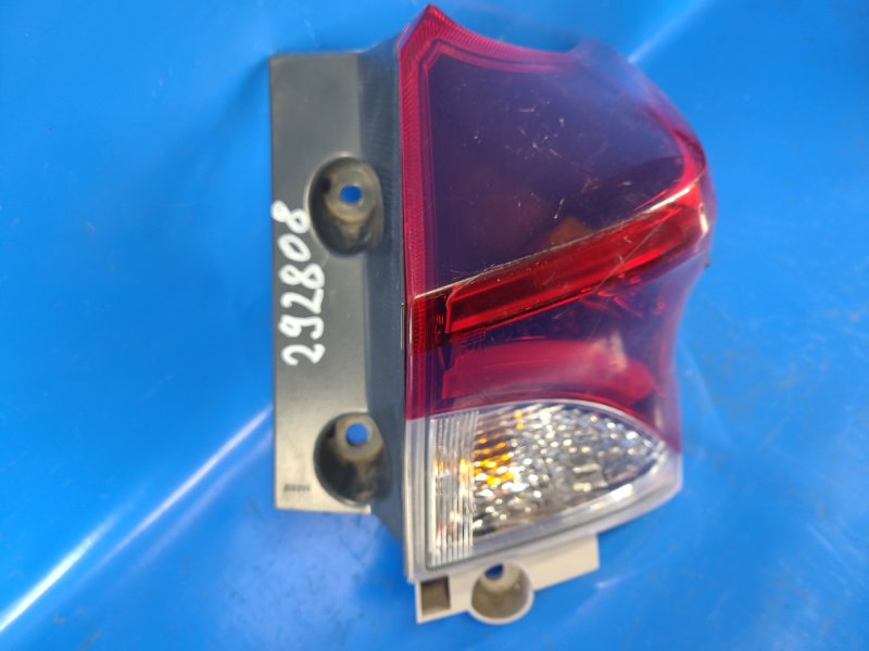 Фонарь наружный правый TOYOTA AURIS 13-18