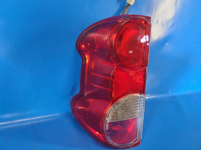 Фонарь наружный левый NV200 EU 09-