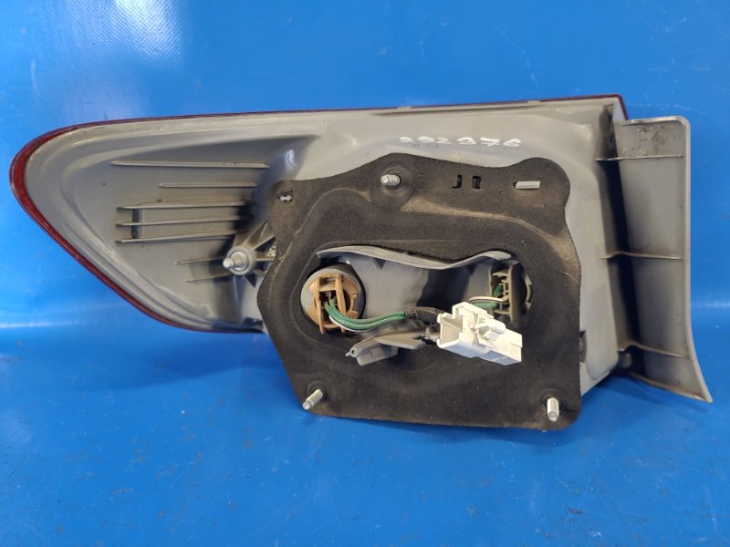 Фонарь наружный правый COROLLA 150 06-13