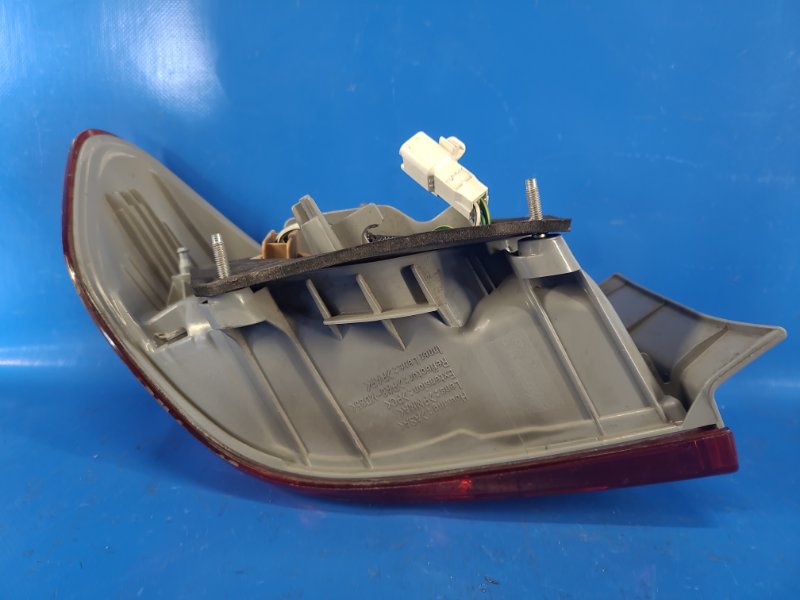 Фонарь наружный правый COROLLA 150 06-13