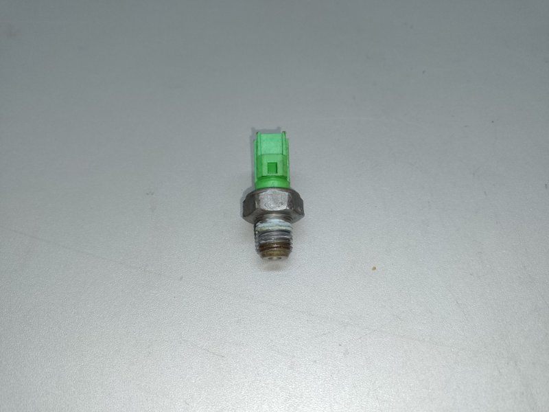 Датчик давления масла ДВС LAND ROVER EVOQUE 2012-2018 2016 2.0 LR000633 Б/У