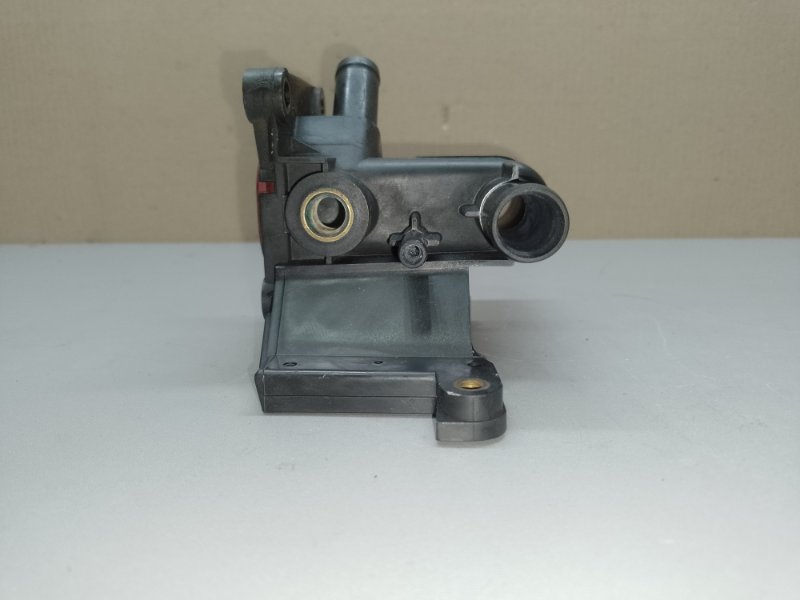 Фланец системы охлаждения MAZDA 3 BK 03-08 SEDAN 2.3 L3