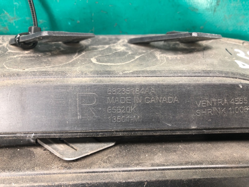 Заглушка ПТФ правая DODGE DART 12-16 2.4 ED6 Заглушка ПТФ правая DODGE DART 12-16 2.4 ED6