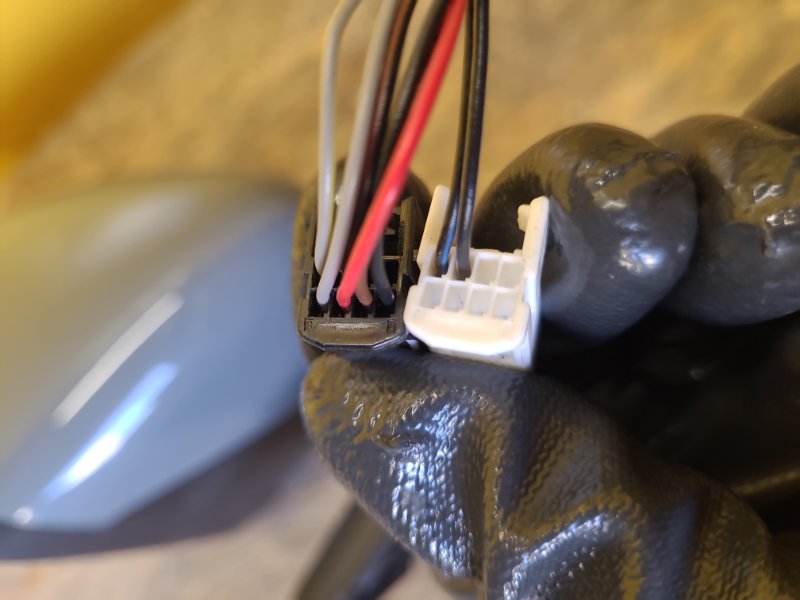 Зеркало левое LEAF 18-