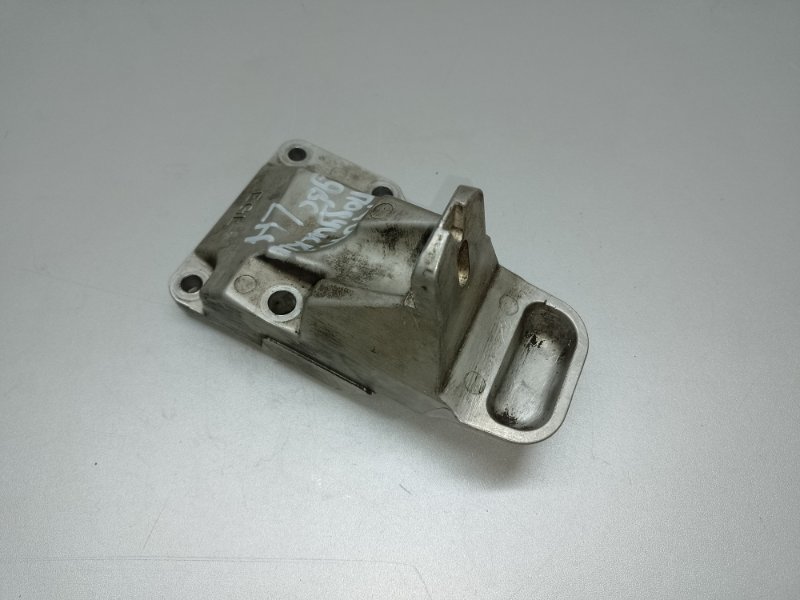 Кронштейн опоры двигателя левый M35/M45 04-10 2004 3.5 VQ35DE