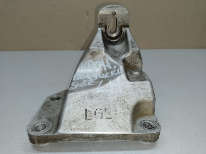 Кронштейн опоры двигателя левый INFINITI M35/M45 04-10 3.5 VQ35DE