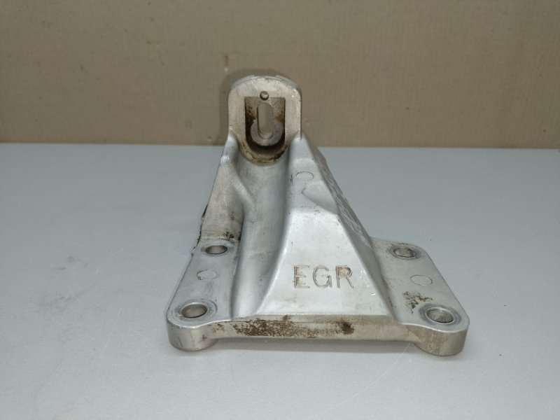 Кронштейн опоры двигателя правый INFINITI M35/M45 04-10 3.5 VQ35DE