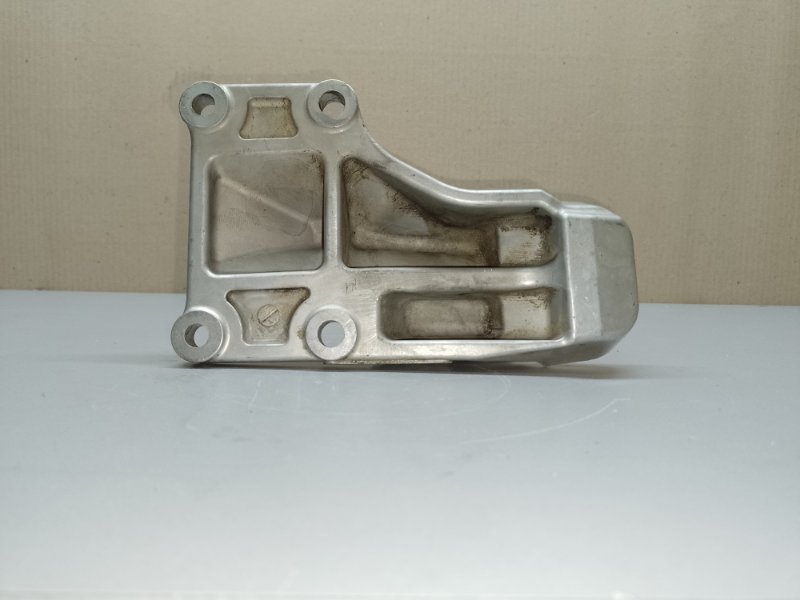 Кронштейн опоры двигателя правый M35/M45 04-10 2004 3.5 VQ35DE