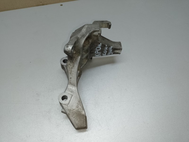 Кронштейн компрессора кондиционера M35/M45 04-10 2004 3.5 VQ35DE