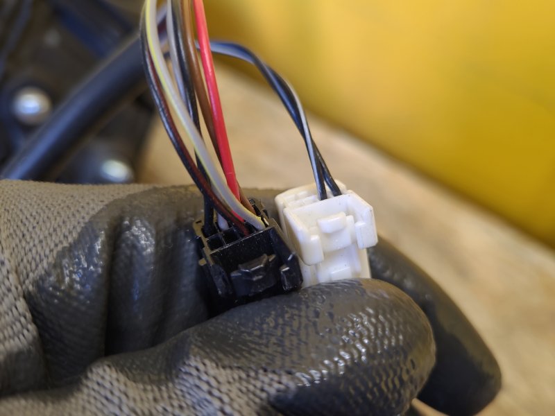 Зеркало правое LEAF 18-