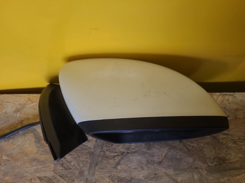 Зеркало правое LEAF 18-