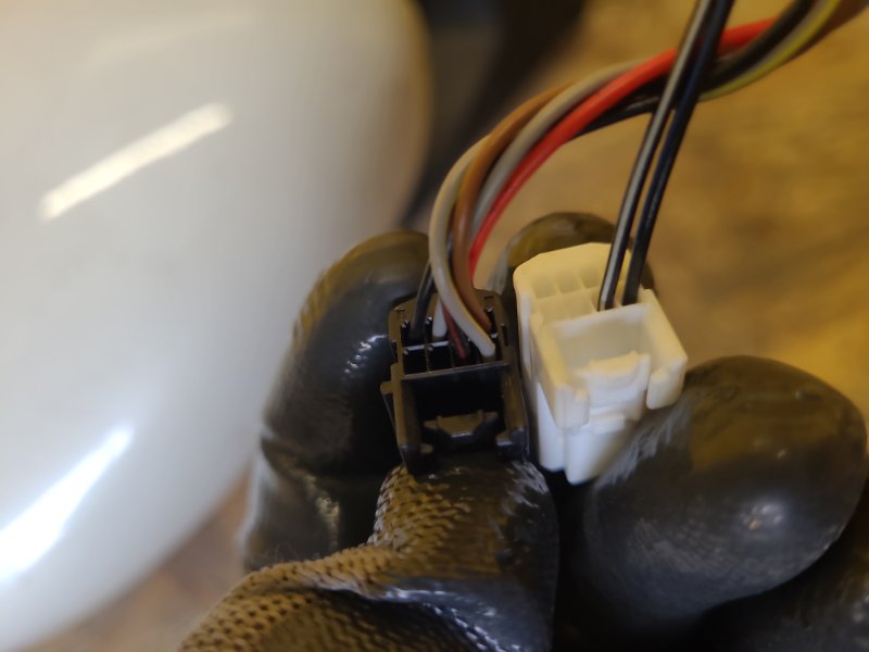 Зеркало правое LEAF 18-