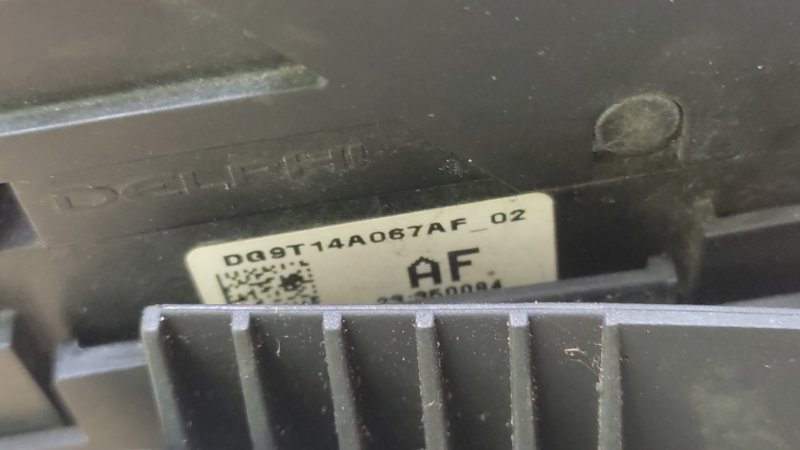 Блок предохранителей моторный отсек FUSION 14- 2014 2.5L