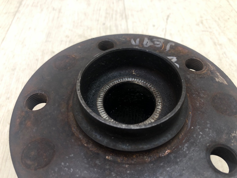 Ступица передняя JETTA USA 10-17 2011 2.5