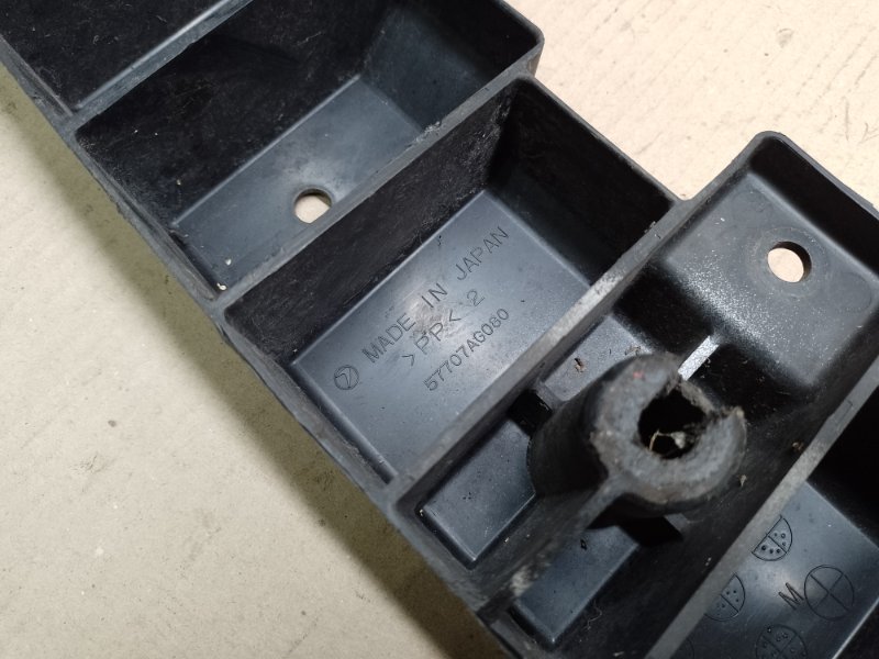 Кронштейн переднего бампера LEGACY 03-09 BL/BP