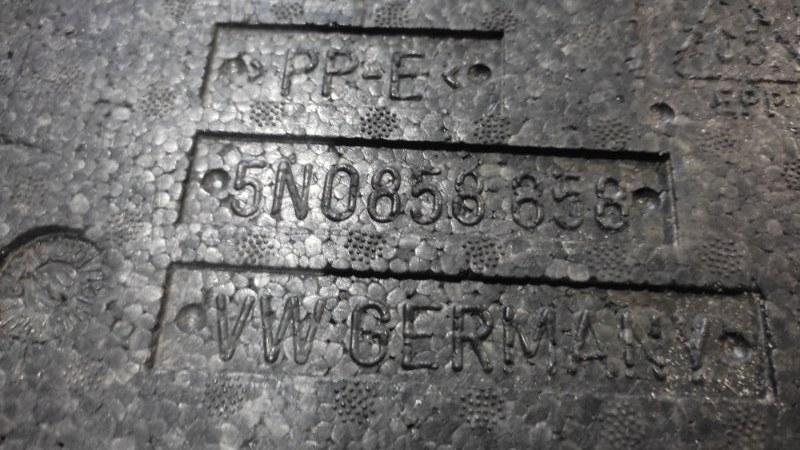 Ящик инструментальный правый TIGUAN 08-17