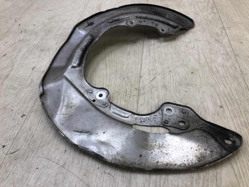 Защита тормозного диска передняя левая LEXUS LS600HL 06-17 Защита тормозного диска передняя левая LEXUS LS600HL 06-17