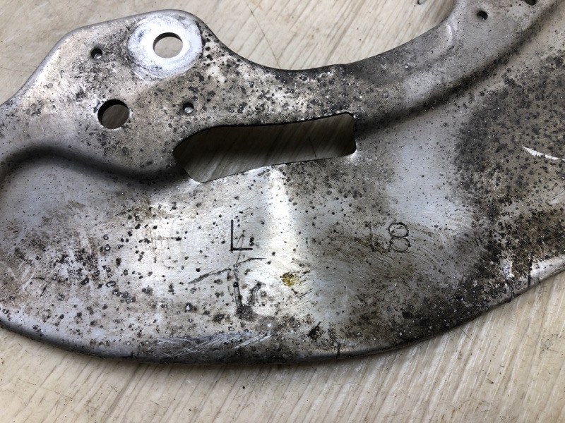 Защита тормозного диска передняя левая LS600HL 06-17 Защита тормозного диска передняя левая LS600HL 06-17