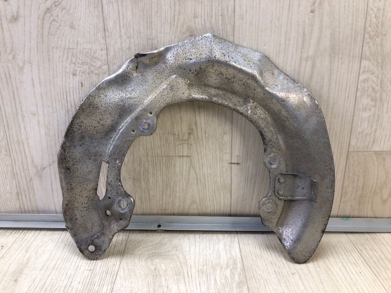 Защита тормозного диска передняя правая LS600HL 06-17 Защита тормозного диска передняя правая LS600HL 06-17