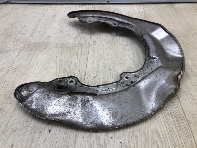 Защита тормозного диска передняя правая LEXUS LS600HL 06-17 Защита тормозного диска передняя правая LEXUS LS600HL 06-17