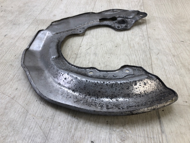 Защита тормозного диска передняя правая LS600HL 06-17 Защита тормозного диска передняя правая LS600HL 06-17