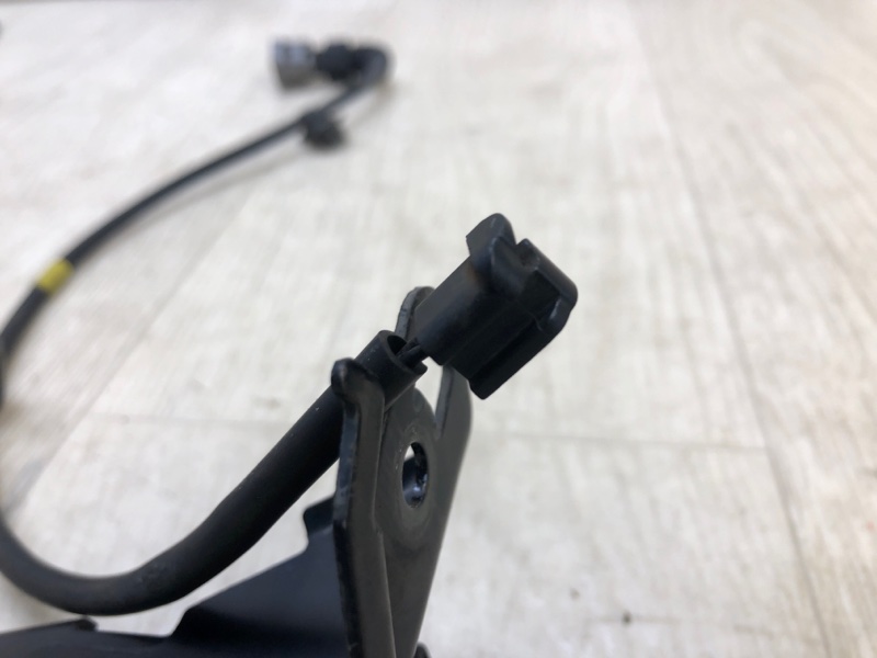 Датчик износа тормозных колодок передний правый LS600HL 06-17