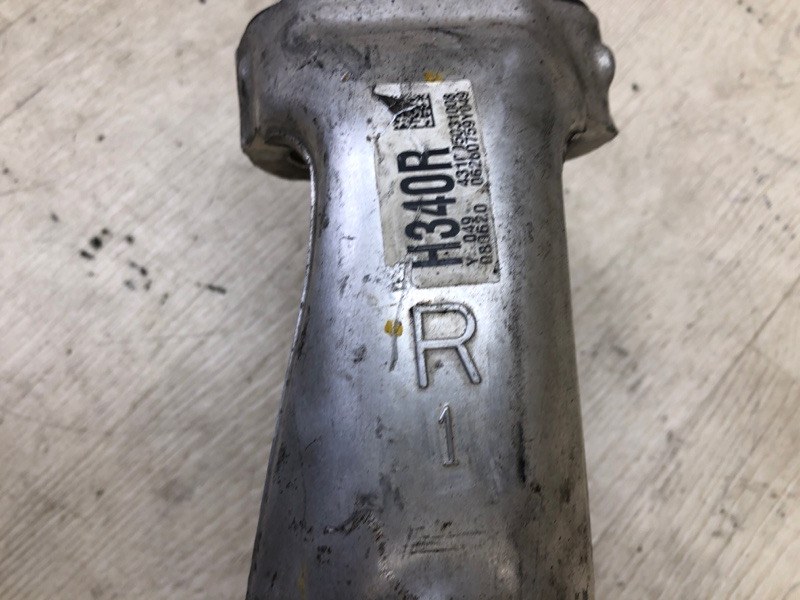 Кулак поворотный передний правый LS600HL 06-17