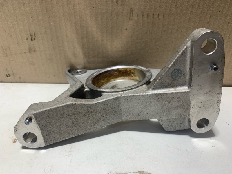 Кронштейн промежуточного вала LEAF 10-17 ZE0