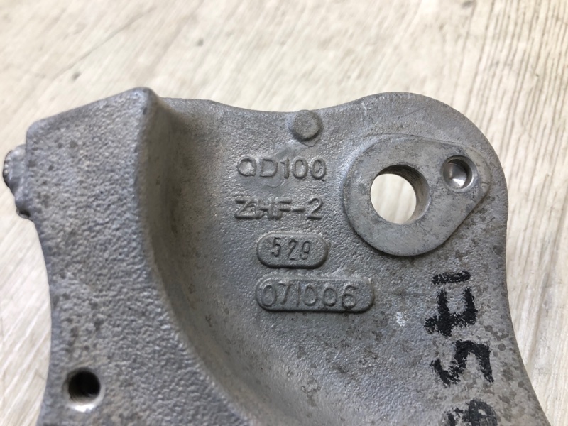 Кронштейн передний правый CRV 06-12