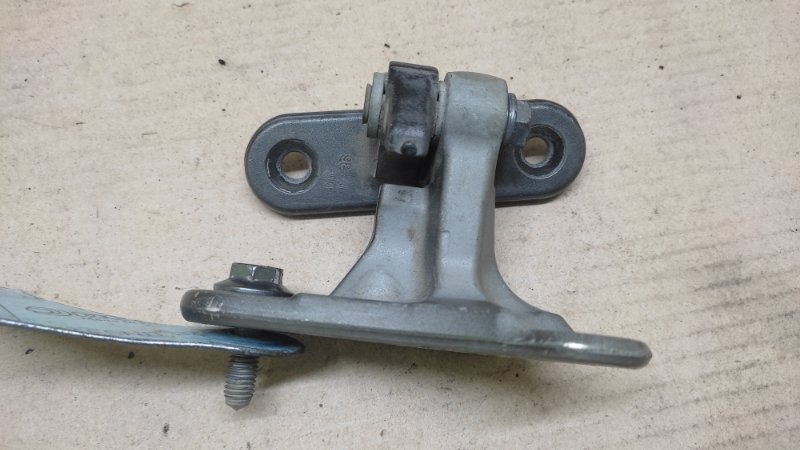 Петля двери верхняя передняя левая QX30 16-20