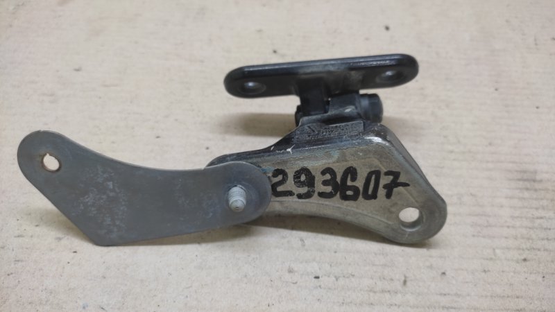 Петля двери верхняя передняя правая INFINITI QX30 16-20 H0400-5DMMA Б/У