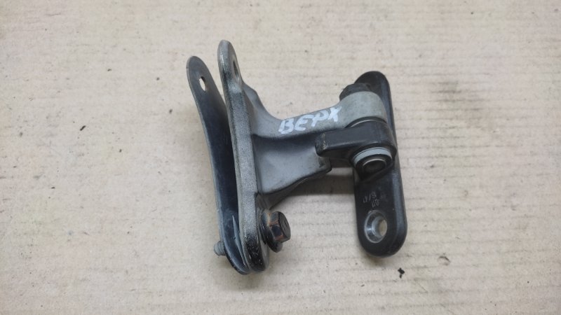 Петля двери верхняя передняя правая QX30 16-20