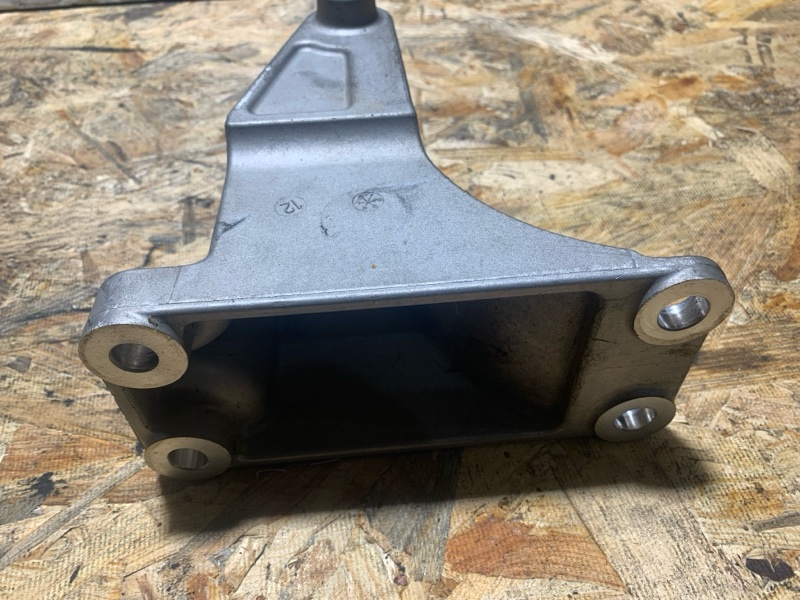 Кронштейн двигателя NISSAN LEAF 10-17 ZE0