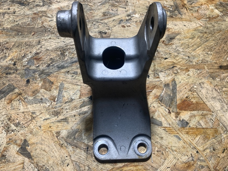 Кронштейн двигателя LEAF 10-17 ZE0