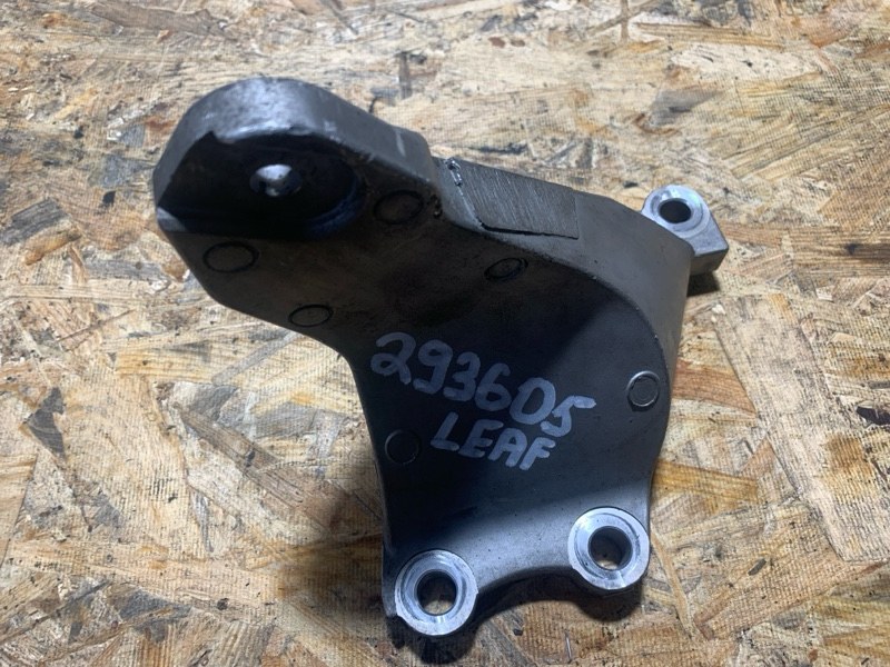 Кронштейн двигателя NISSAN LEAF 10-17 ZE0 11253-3NA0A Б/У