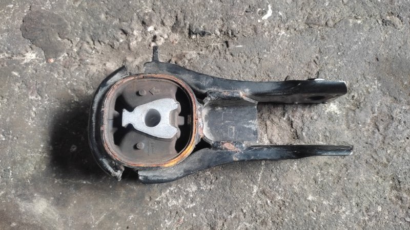 Подушка двигателя задняя CX-5 (KF) 16-21 Подушка двигателя задняя CX-5 (KF) 16-21