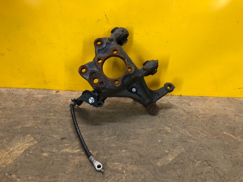 Цапфа задняя левая TOYOTA RAV4 18- Б/У