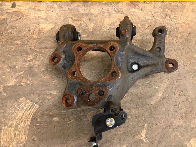 Цапфа задняя левая RAV4 18-