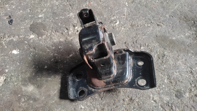 Подушка двигателя левая LEXUS CT200 11-17 2013 1.8 2ZRFXE 12372-37190 Б/У