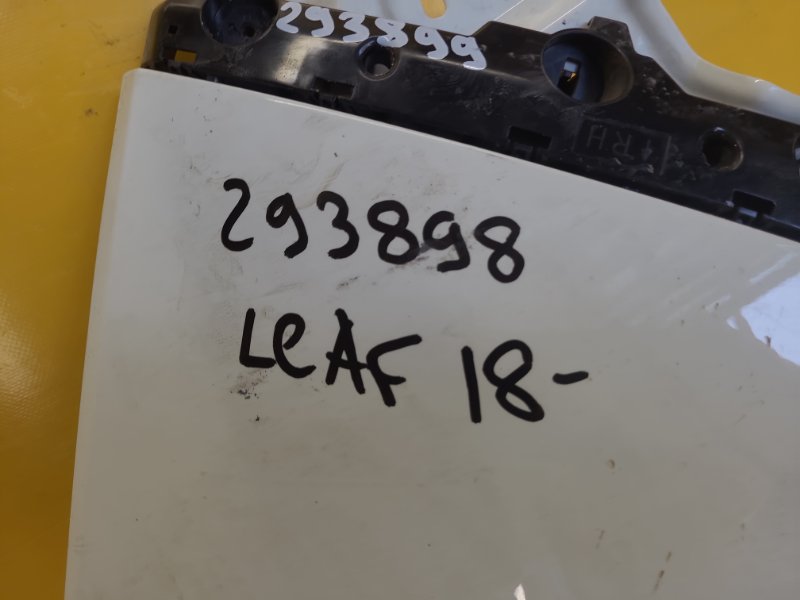 Крыло переднее правое LEAF 18-