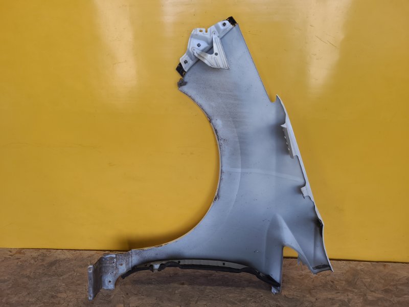 Крыло переднее правое LEAF 18-