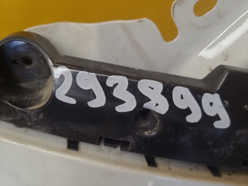 Кронштейн переднего бампера (на крыле) правый LEAF 18-