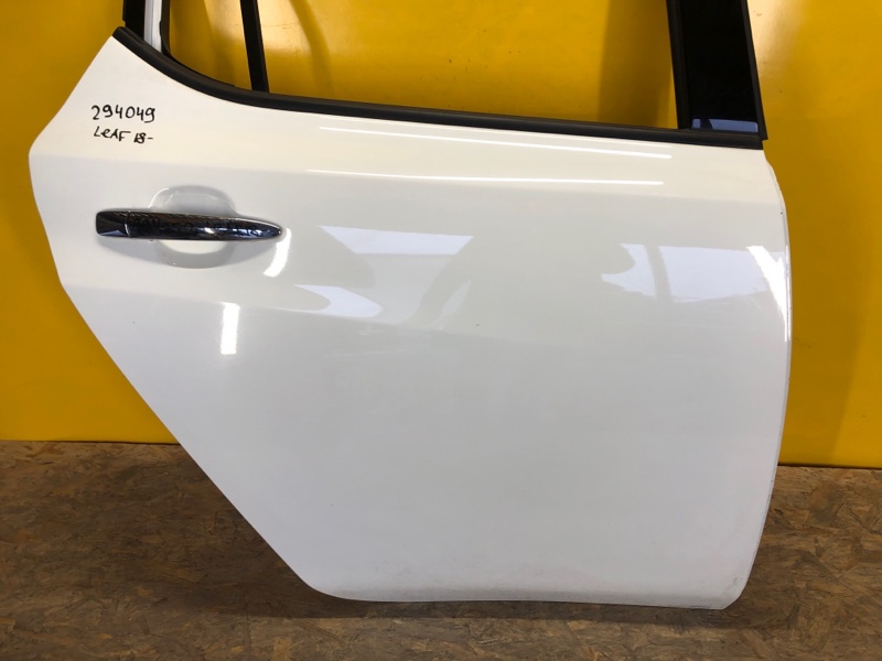 Дверь задняя правая LEAF 18-