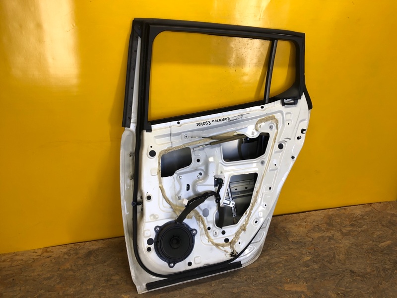 Дверь задняя правая LEAF 18-