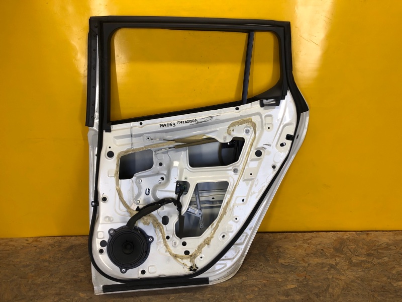 Дверь задняя правая LEAF 18-
