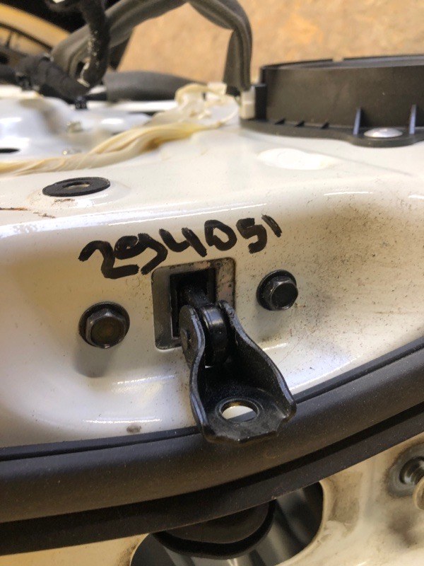 Ограничитель двери задний правый NISSAN LEAF 18- 82430-3NF0A Б/У