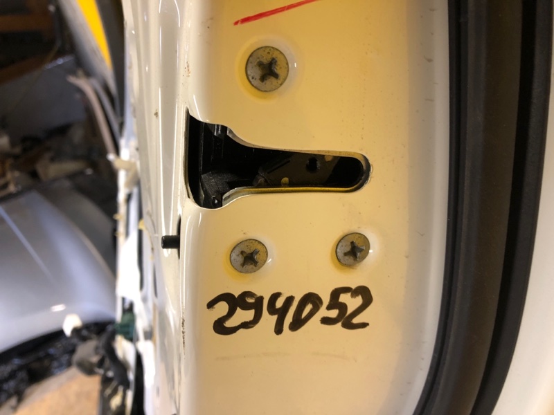 Замок двери задний правый NISSAN LEAF 18- 82500-4NP0A Б/У