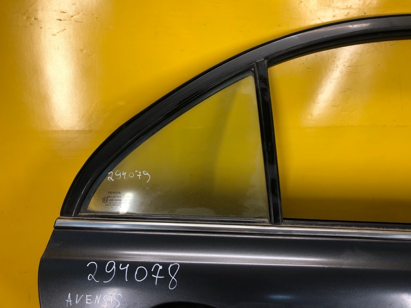 Стекло двери глухое TOYOTA AVENSIS 03-08 68123-05050 Б/У